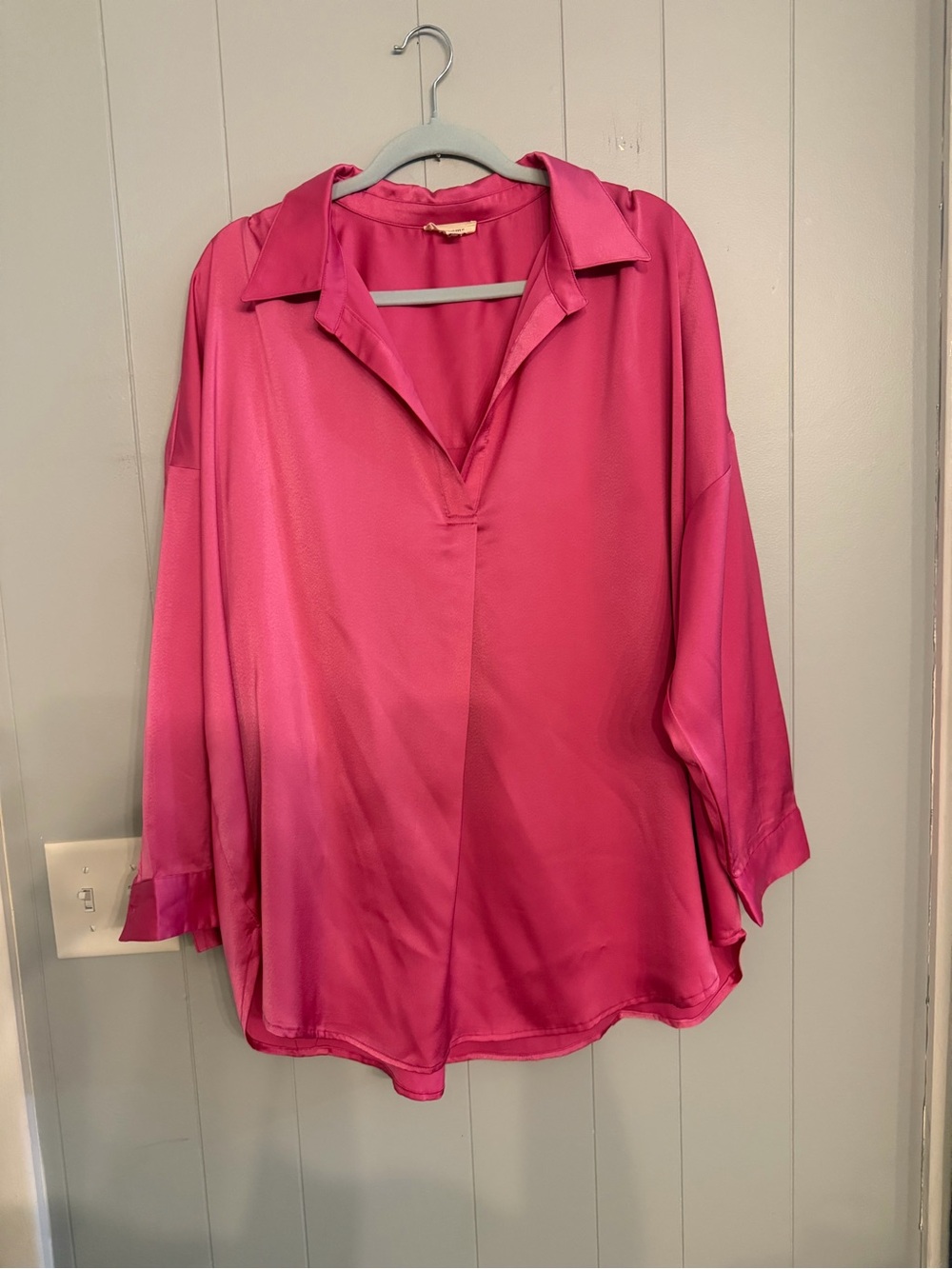 eesome Hot Pink Satin V-Neck Collared Tunic